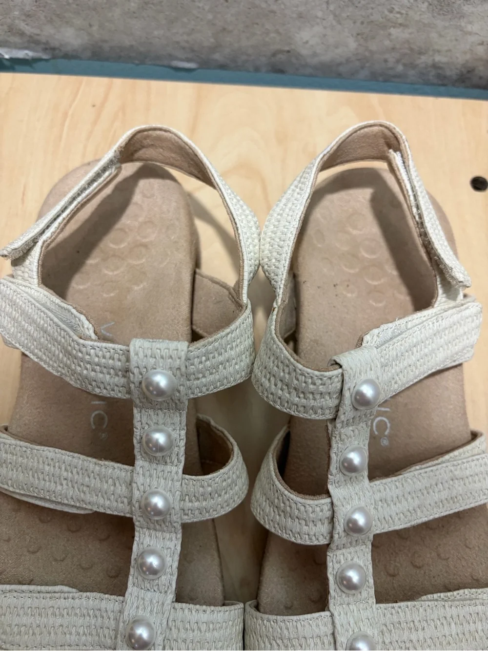 Vionic Amber Pearl Adjustable Backstrap Sandal women’s size 9
